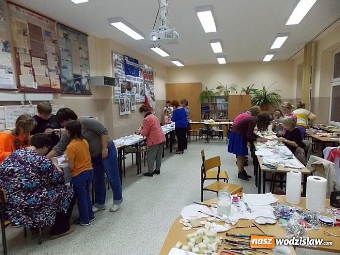 Zdjęcie w galerii na portalu naszwodzislaw.com: Tak spędzają jesienne wieczory w Gogołowej wiadomości z regionu