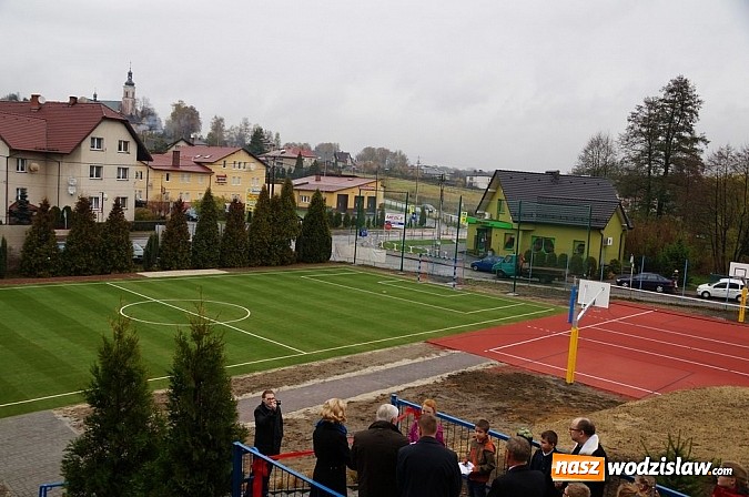 Zdjęcie w galerii na portalu naszwodzislaw.com: Mamy kolejne nowe boisko w mieście wiadomości z regionu