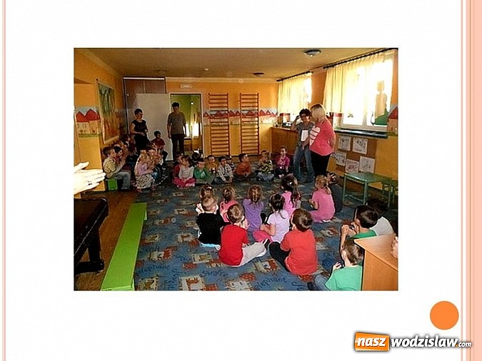 Zdjęcie w galerii na portalu naszwodzislaw.com: Policjanci spotkali się z przedszkolakami wiadomości z regionu