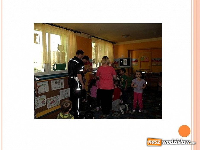 Zdjęcie w galerii na portalu naszwodzislaw.com: Policjanci spotkali się z przedszkolakami wiadomości z regionu