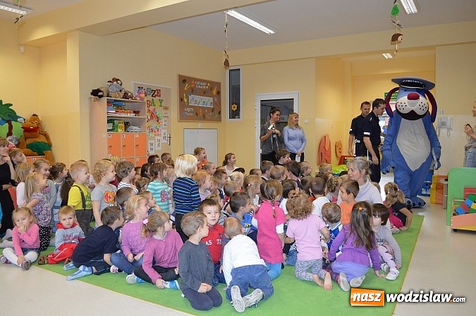 Zdjęcie w galerii na portalu naszwodzislaw.com: Sznupek odwiedził przedszkole w Mszanie wiadomości z regionu