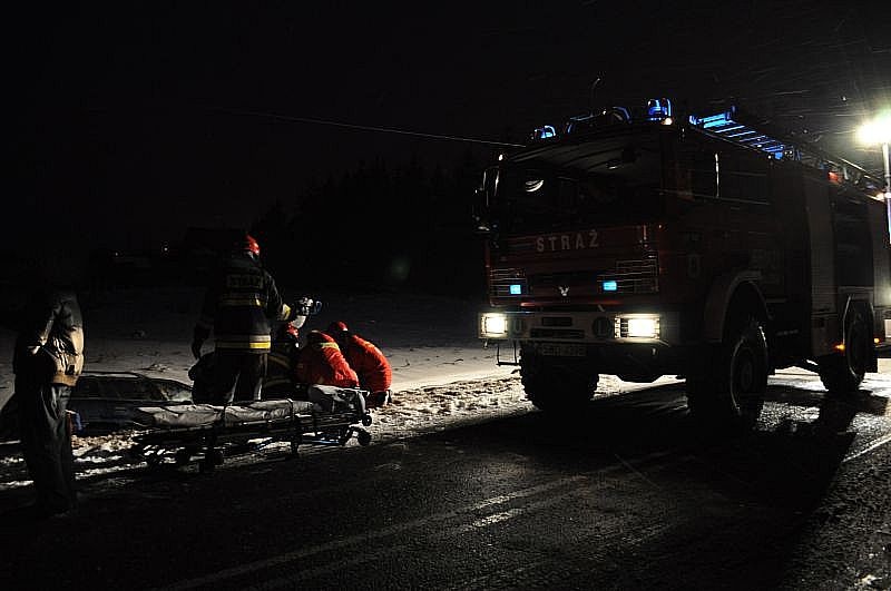Zdjęcie w galerii na portalu naszwodzislaw.com: Opel astra wpadł do rowu wiadomości z regionu