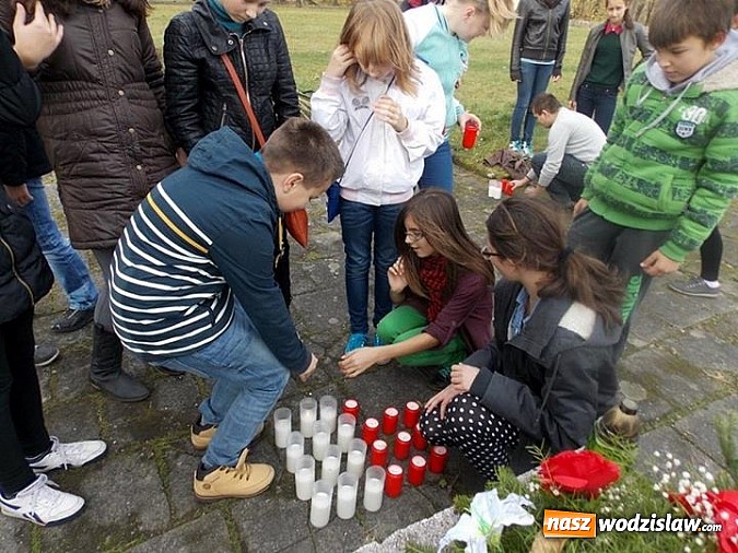 Zdjęcie w galerii na portalu naszwodzislaw.com: Młodzi Radlinanie zadbali o pomnik Ofiar Szybu Reden wiadomości z regionu