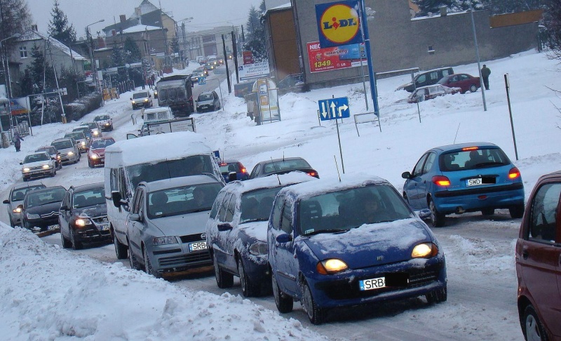 Zdjęcie w galerii na portalu naszwodzislaw.com: ZIMOWY HORROR na drogach wiadomości z regionu