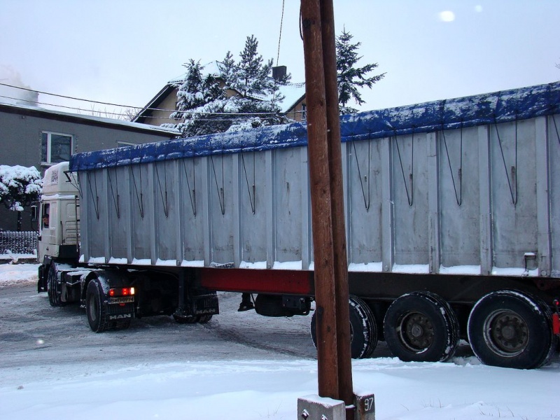 Zdjęcie w galerii na portalu naszwodzislaw.com: ZIMOWY HORROR na drogach wiadomości z regionu