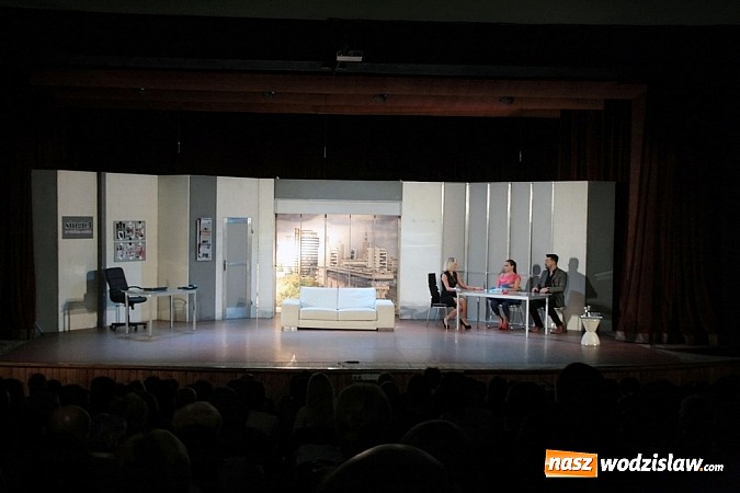 Zdjęcie w galerii na portalu naszwodzislaw.com: Single i remiksy - fotorelacja ze spektaklu wiadomości z regionu