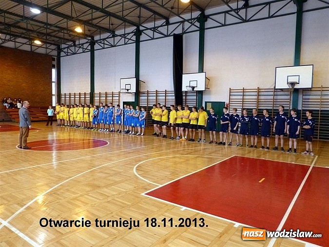 Zdjęcie w galerii na portalu naszwodzislaw.com: Gimnazjum Nr 3 mistrzem powiatu w koszyk&oacute;wce wiadomości z regionu