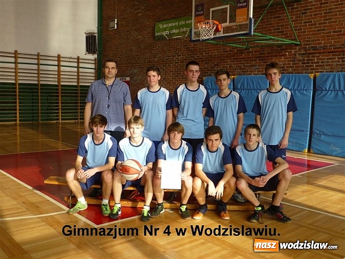 Zdjęcie w galerii na portalu naszwodzislaw.com: Gimnazjum Nr 3 mistrzem powiatu w koszyk&oacute;wce wiadomości z regionu