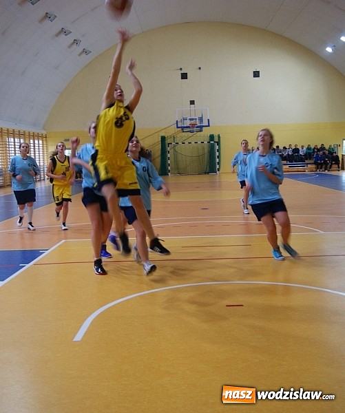 Zdjęcie w galerii na portalu naszwodzislaw.com: Koszykarki z Gimnazjum nr 2 mistrzyniami powiatu wodzisławskiego w koszykówce wiadomości z regionu