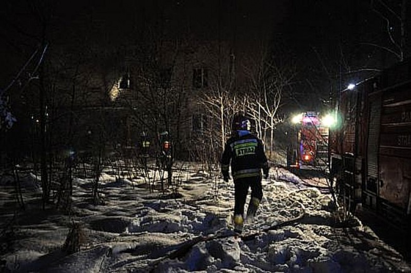 Zdjęcie w galerii na portalu naszwodzislaw.com: Bezdomny w płonącym pustostanie wiadomości z regionu