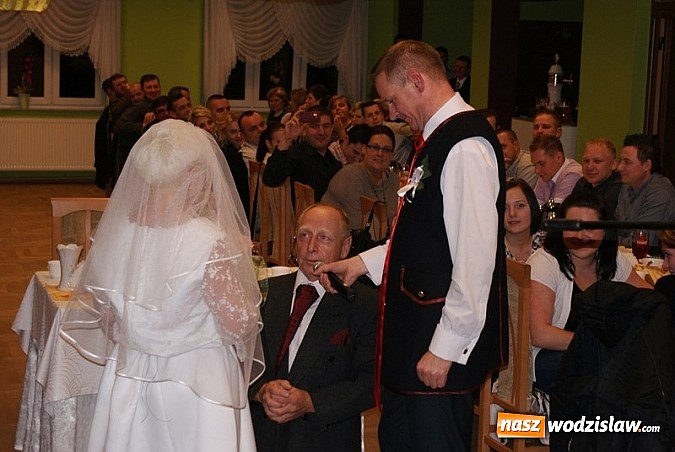 Zdjęcie w galerii na portalu naszwodzislaw.com: Teściowe zaszalały - fotorelacja z niezapomnianej biesiady w Połomi wiadomości z regionu