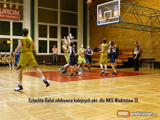 Zdjęcie w galerii na portalu naszwodzislaw.com: Wodzisławscy koszykarze wygrali z MKS Zabrze  wiadomości z regionu