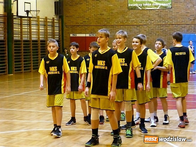 Zdjęcie w galerii na portalu naszwodzislaw.com: Wodzisławscy koszykarze wygrali z MKS Zabrze  wiadomości z regionu