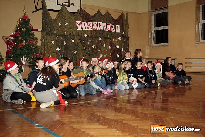 Zdjęcie w galerii na portalu naszwodzislaw.com: Święty Mikołaj odwiedził Pszów wiadomości z regionu