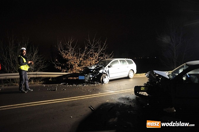 Zdjęcie w galerii na portalu naszwodzislaw.com: Czołowe zderzenie na trasie do Lubomi wiadomości z regionu