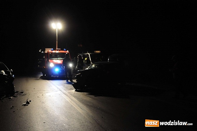 Zdjęcie w galerii na portalu naszwodzislaw.com: Czołowe zderzenie na trasie do Lubomi wiadomości z regionu