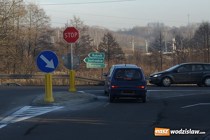 Zdjęcie w galerii na portalu naszwodzislaw.com: Stop na skrzyżowaniu ul. 1 Maja z Moszczeńską  wiadomości z regionu