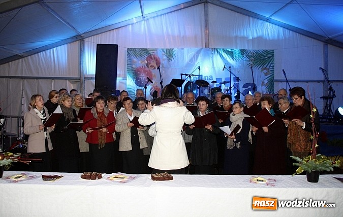 Zdjęcie w galerii na portalu naszwodzislaw.com: Wodzisławianie świętowali wspólnie na rynku - fotorelacja wiadomości z regionu