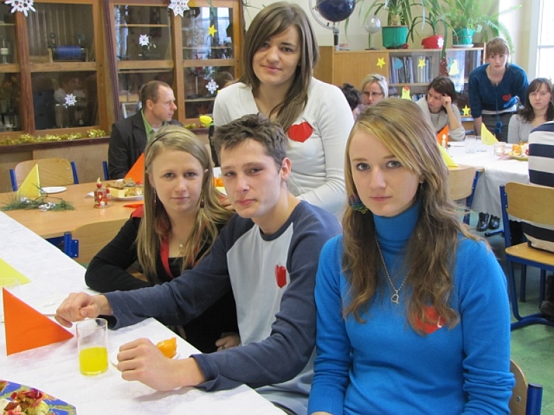 Zdjęcie w galerii na portalu naszwodzislaw.com: Gościli w progach Ekonomika wiadomości z regionu