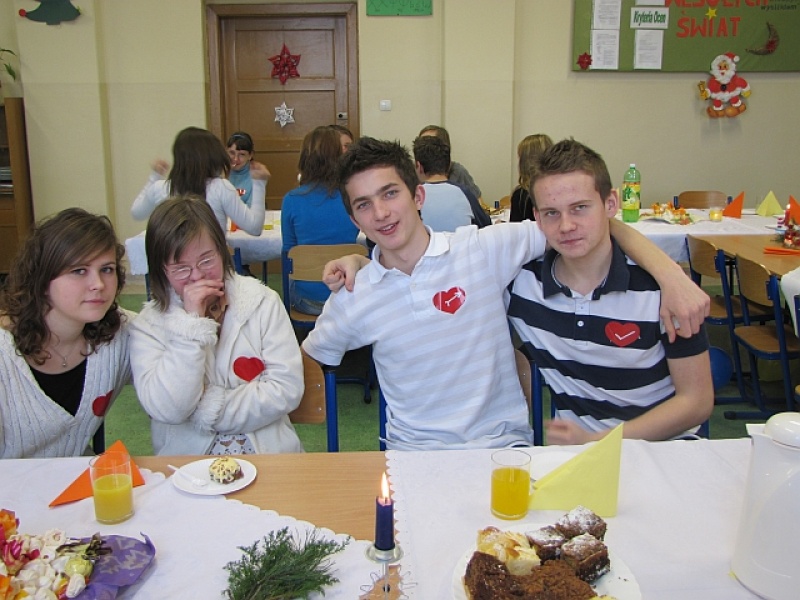 Zdjęcie w galerii na portalu naszwodzislaw.com: Gościli w progach Ekonomika wiadomości z regionu