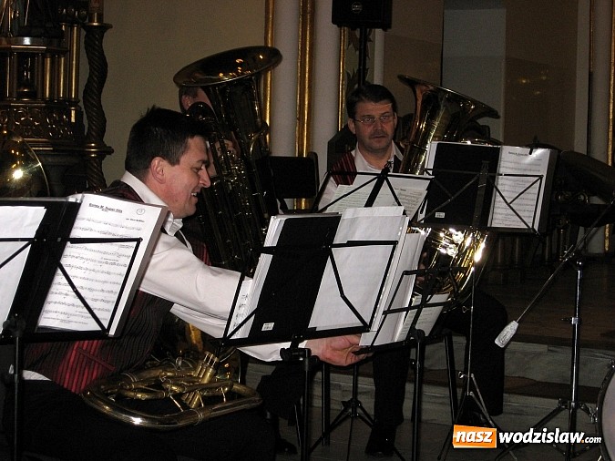 Zdjęcie w galerii na portalu naszwodzislaw.com: Kolędy świata zabrzmiały w lubomskim kościele wiadomości z regionu