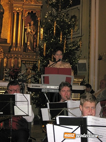 Zdjęcie w galerii na portalu naszwodzislaw.com: Kolędy świata zabrzmiały w lubomskim kościele wiadomości z regionu
