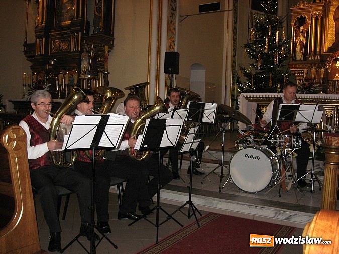Zdjęcie w galerii na portalu naszwodzislaw.com: Kolędy świata zabrzmiały w lubomskim kościele wiadomości z regionu