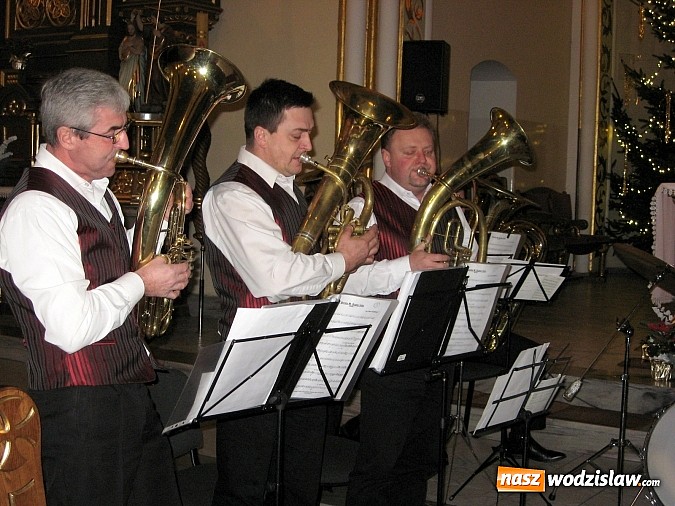 Zdjęcie w galerii na portalu naszwodzislaw.com: Kolędy świata zabrzmiały w lubomskim kościele wiadomości z regionu