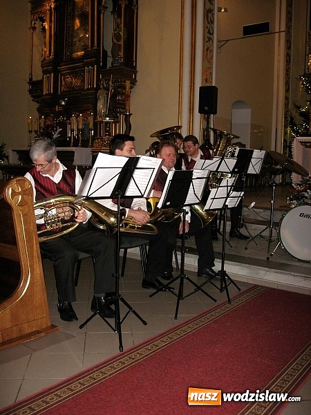 Zdjęcie w galerii na portalu naszwodzislaw.com: Kolędy świata zabrzmiały w lubomskim kościele wiadomości z regionu