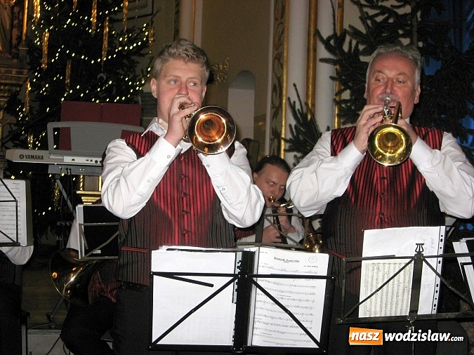 Zdjęcie w galerii na portalu naszwodzislaw.com: Kolędy świata zabrzmiały w lubomskim kościele wiadomości z regionu