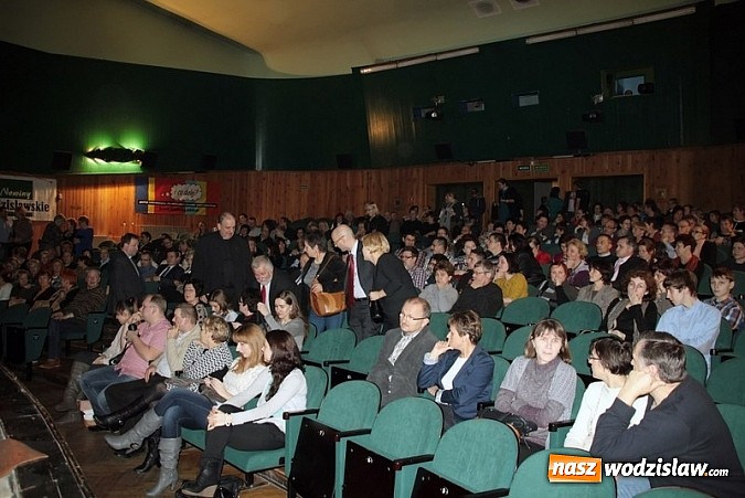 Zdjęcie w galerii na portalu naszwodzislaw.com: Koncert noworoczny w WCK - kolędy w wykonaniu Mietka Szcześniaka, fotorelacja wiadomości z regionu