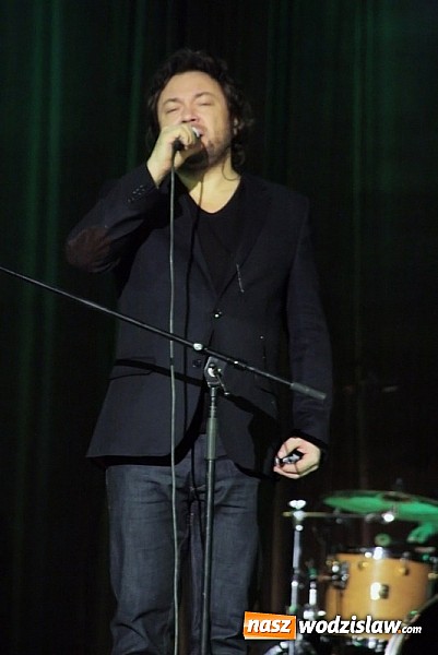 Zdjęcie w galerii na portalu naszwodzislaw.com: Koncert noworoczny w WCK - kolędy w wykonaniu Mietka Szcześniaka, fotorelacja wiadomości z regionu