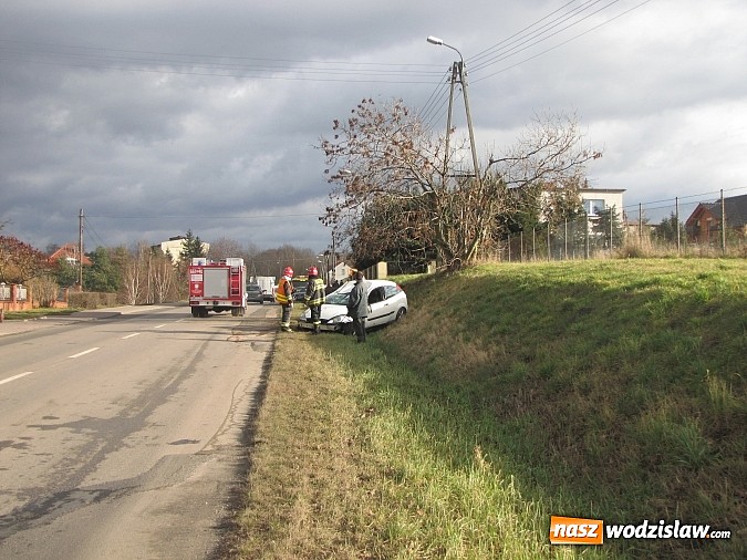 Zdjęcie w galerii na portalu naszwodzislaw.com: Przed Rydułtowami dachował focus wiadomości z regionu