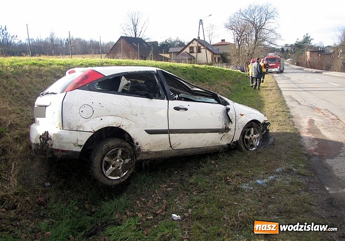 Zdjęcie w galerii na portalu naszwodzislaw.com: Przed Rydułtowami dachował focus wiadomości z regionu