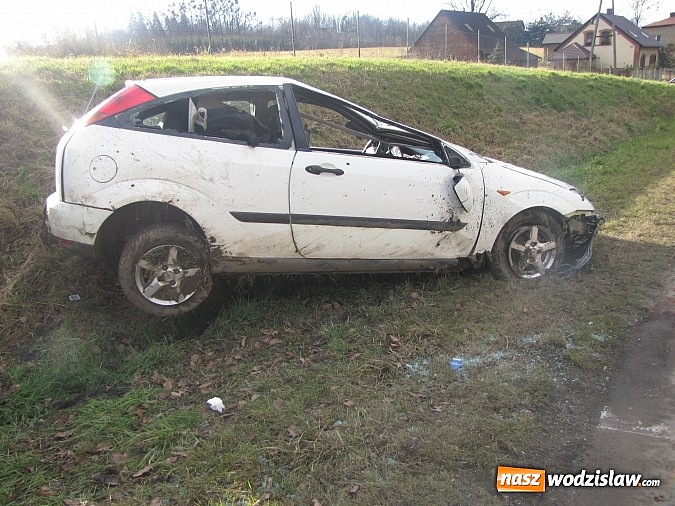 Zdjęcie w galerii na portalu naszwodzislaw.com: Przed Rydułtowami dachował focus wiadomości z regionu