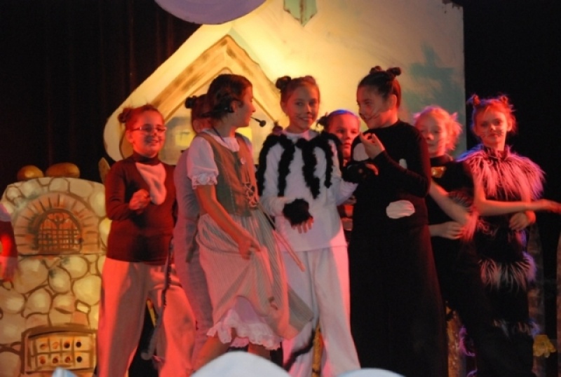 Zdjęcie w galerii na portalu naszwodzislaw.com: Bajecznie i kolorowo w radlińskim MOK-u wiadomości z regionu