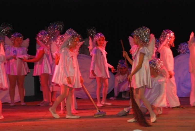 Zdjęcie w galerii na portalu naszwodzislaw.com: Bajecznie i kolorowo w radlińskim MOK-u wiadomości z regionu