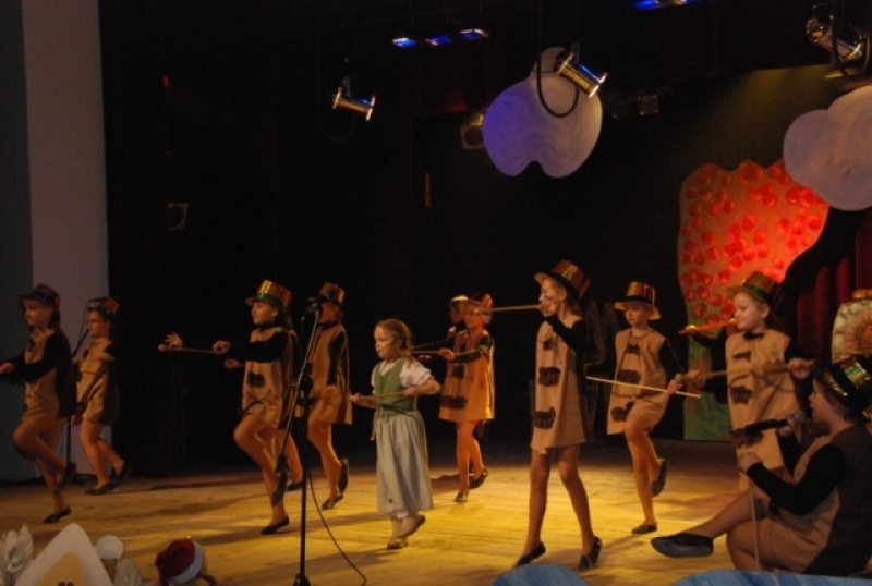 Zdjęcie w galerii na portalu naszwodzislaw.com: Bajecznie i kolorowo w radlińskim MOK-u wiadomości z regionu