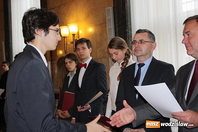 Zdjęcie w galerii na portalu naszwodzislaw.com: Wodzisławscy stypendyści MEN uczą się w jednej szkole wiadomości z regionu