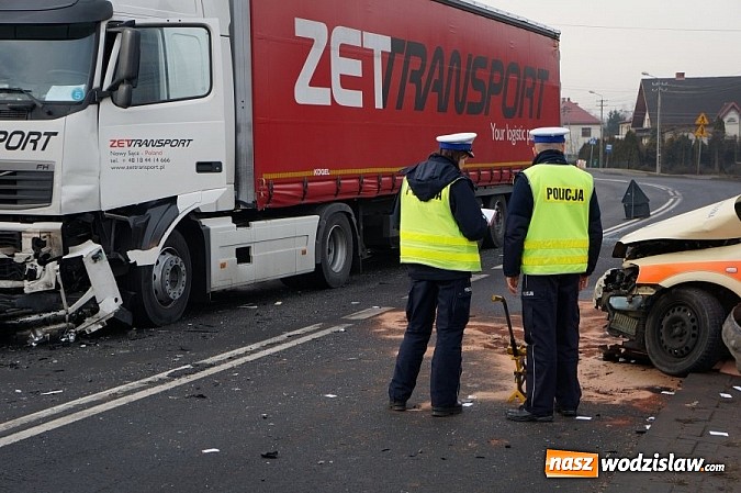 Zdjęcie w galerii na portalu naszwodzislaw.com: Trzygodzinne utrudnienia po wypadku w Turzy Śląskiej wiadomości z regionu