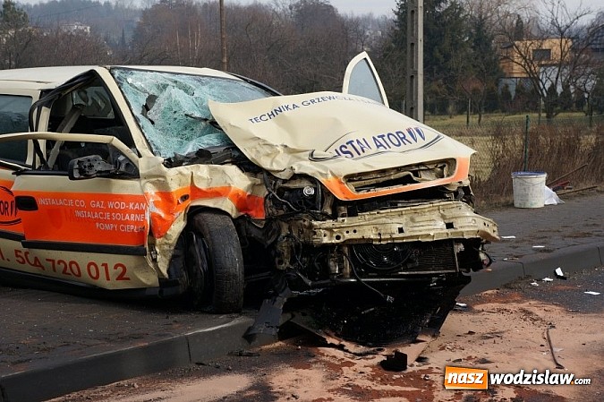 Zdjęcie w galerii na portalu naszwodzislaw.com: Trzygodzinne utrudnienia po wypadku w Turzy Śląskiej wiadomości z regionu