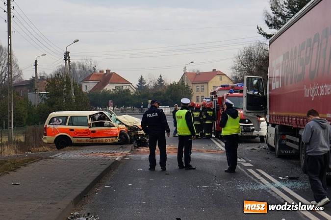 Zdjęcie w galerii na portalu naszwodzislaw.com: Trzygodzinne utrudnienia po wypadku w Turzy Śląskiej wiadomości z regionu