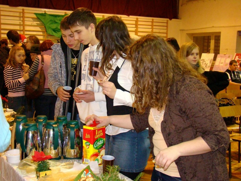 Zdjęcie w galerii na portalu naszwodzislaw.com: Potica i makówki zniknęły najszybciej wiadomości z regionu