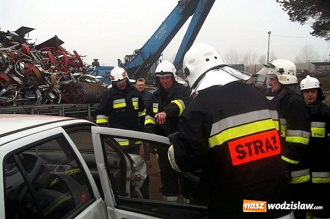 Zdjęcie w galerii na portalu naszwodzislaw.com: Strażacy z OSP Mszana ćwiczyli na wrakach wiadomości z regionu