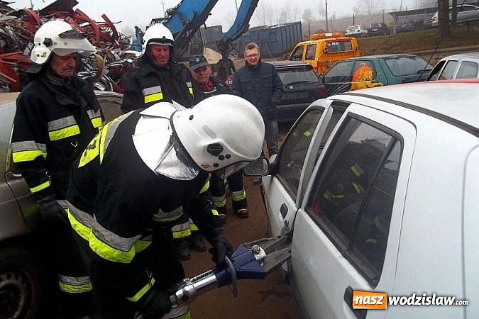 Zdjęcie w galerii na portalu naszwodzislaw.com: Strażacy z OSP Mszana ćwiczyli na wrakach wiadomości z regionu