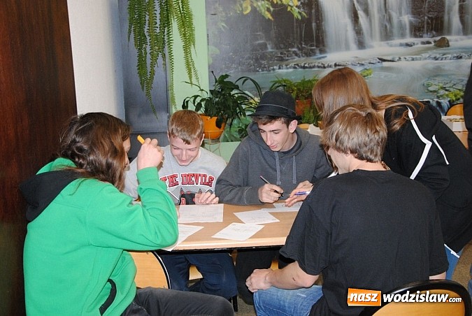 Zdjęcie w galerii na portalu naszwodzislaw.com: W ZST poszukiwali irlandzkiej tęczy wiadomości z regionu