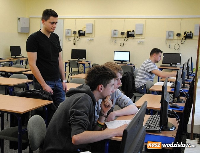 Zdjęcie w galerii na portalu naszwodzislaw.com: W ZST poszukiwali irlandzkiej tęczy wiadomości z regionu