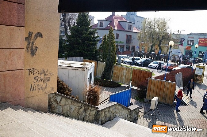 Zdjęcie w galerii na portalu naszwodzislaw.com: Remont wejścia do WCK rozpoczęty wiadomości z regionu