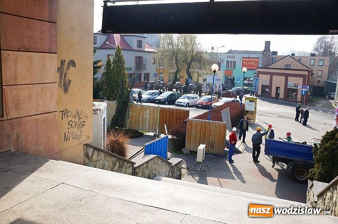 Zdjęcie w galerii na portalu naszwodzislaw.com: Remont wejścia do WCK rozpoczęty wiadomości z regionu