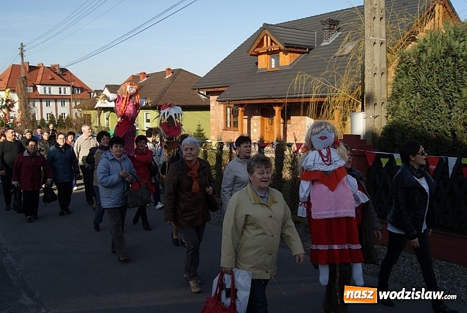 Zdjęcie w galerii na portalu naszwodzislaw.com: W Kolonii Fryderyk przywitali wiosnę tradycyjnym topieniem i paleniem marzanny wiadomości z regionu